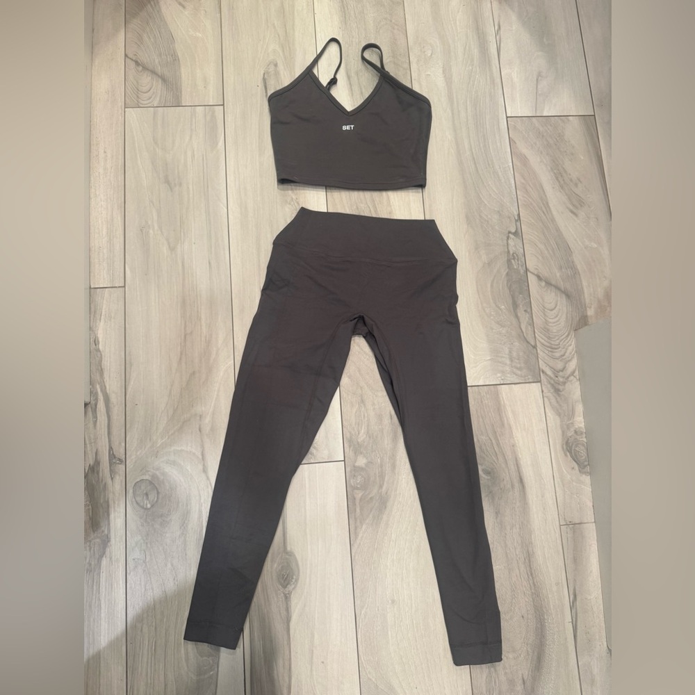 SET Grey Crop Top and Leggings